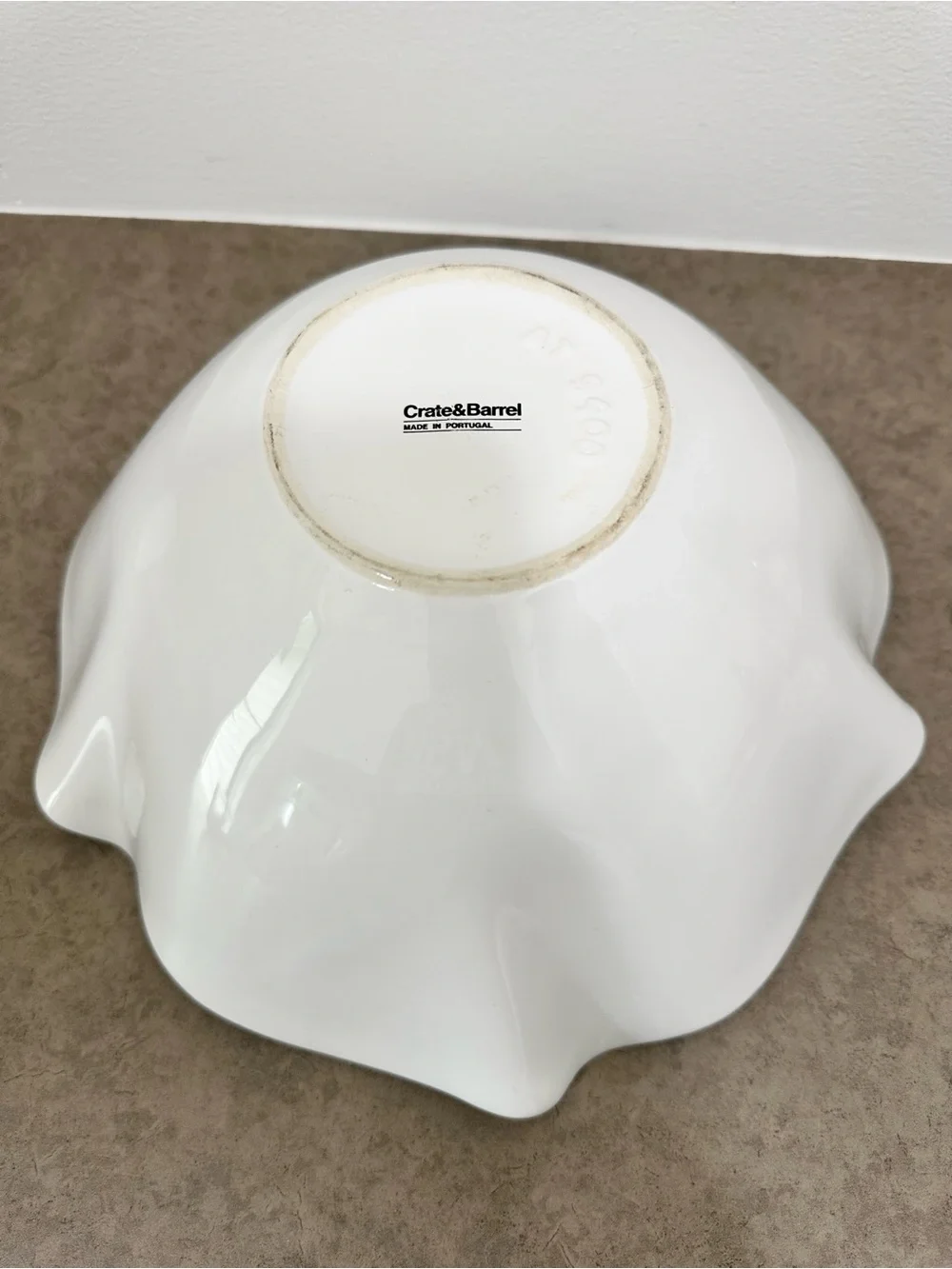White Ceramic Scalloped Serving Bowl Wavy Elegant Home Dining Large 11” x 4.5”